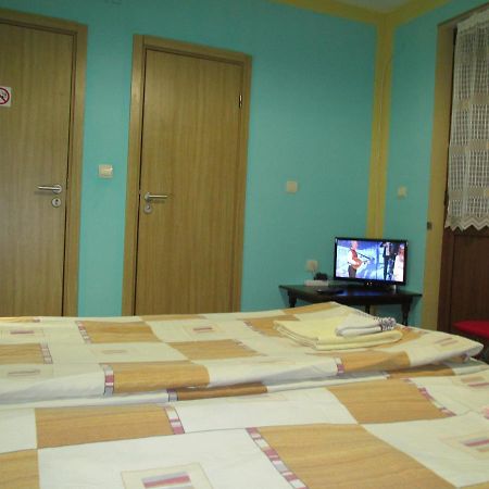 Pri Orehite Guesthouse Oreshak  Exterior photo