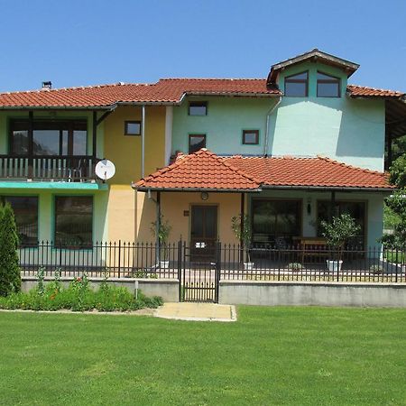 Pri Orehite Guesthouse Oreshak  Exterior photo