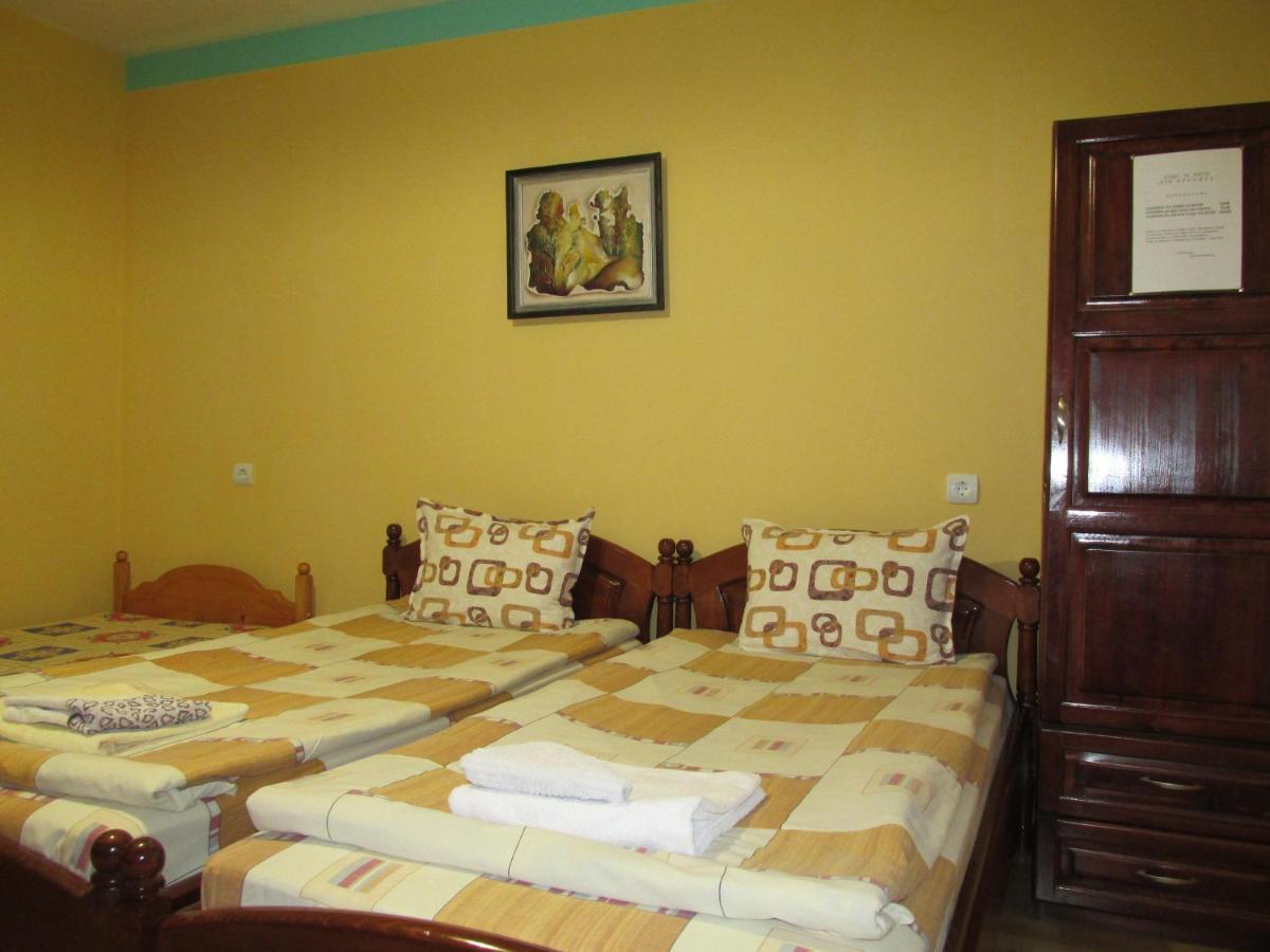 Pri Orehite Guesthouse Oreshak  Exterior photo