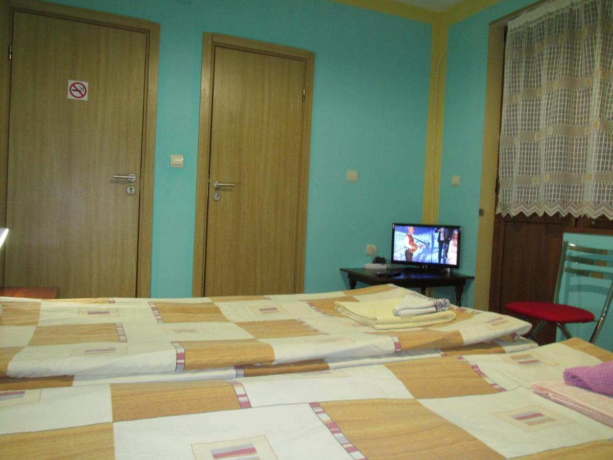 Pri Orehite Guesthouse Oreshak  Exterior photo