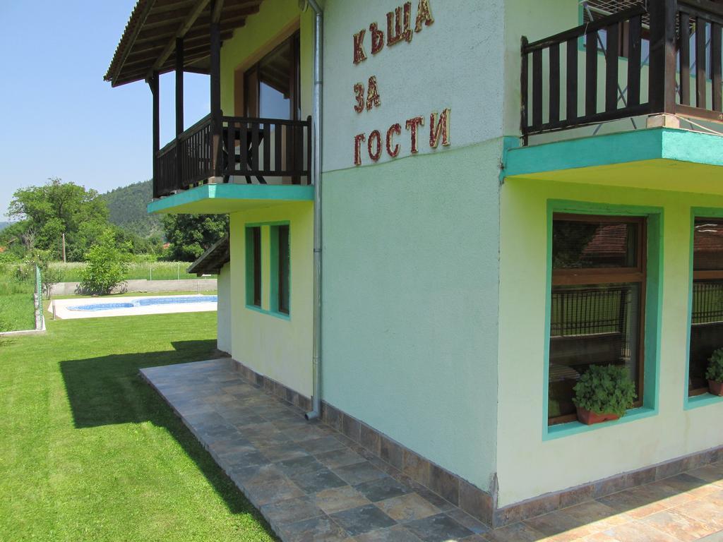 Pri Orehite Guesthouse Oreshak  Exterior photo