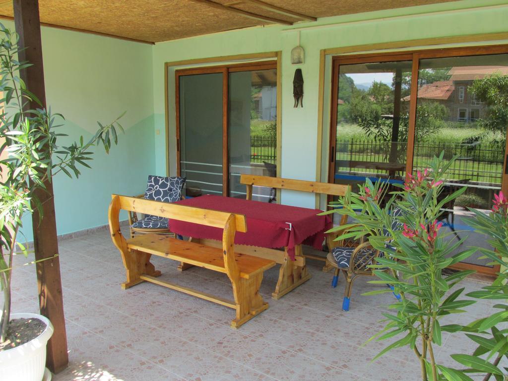 Pri Orehite Guesthouse Oreshak  Exterior photo