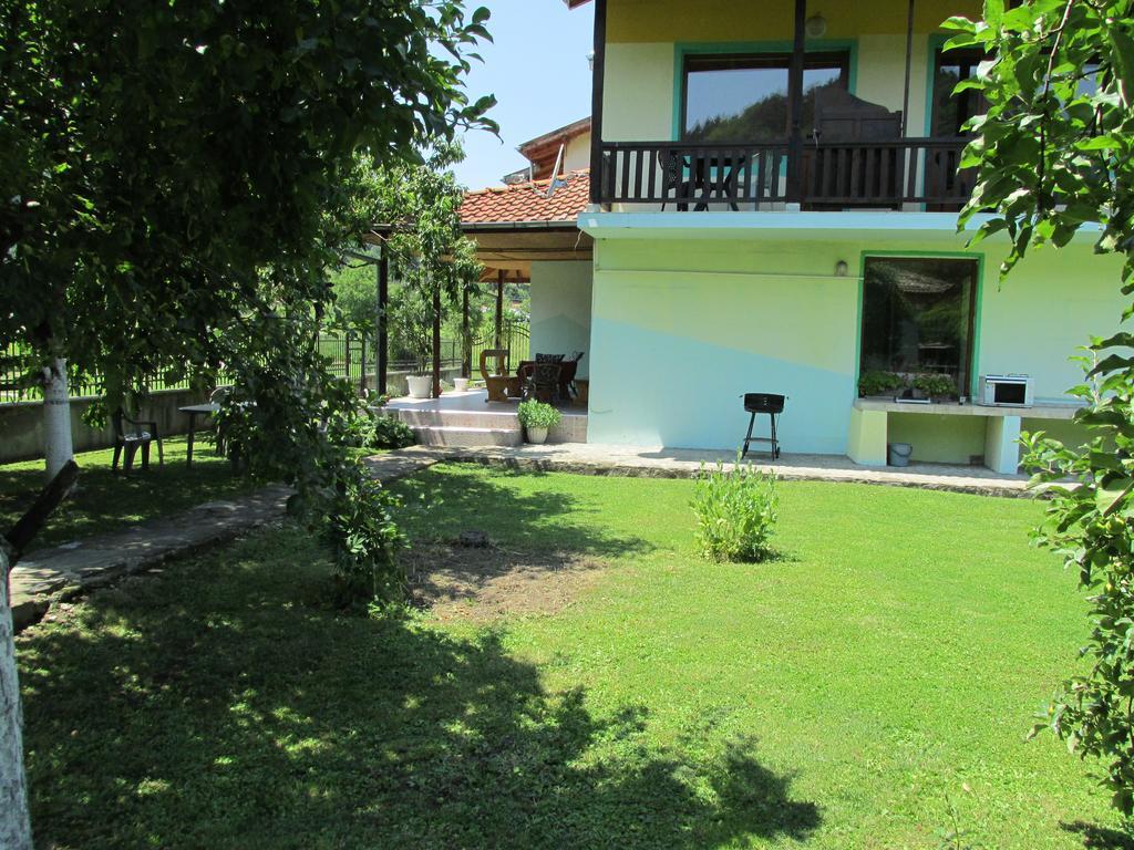 Pri Orehite Guesthouse Oreshak  Exterior photo