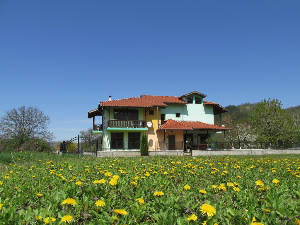 Pri Orehite Guesthouse Oreshak  Exterior photo