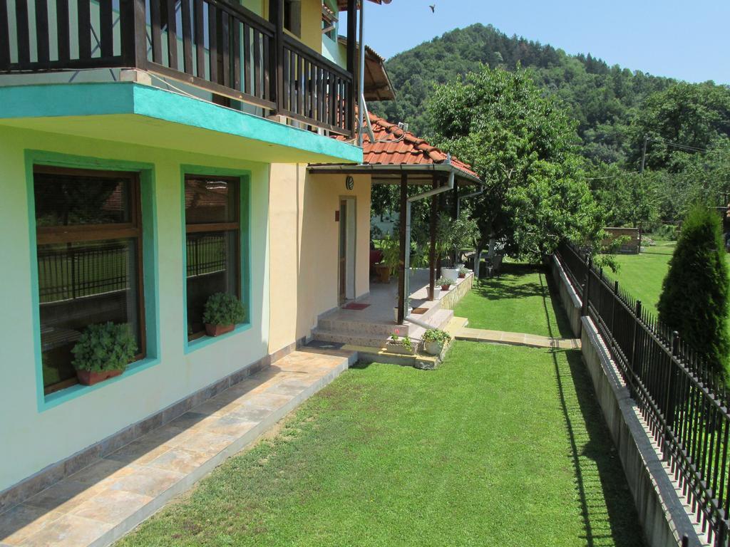 Pri Orehite Guesthouse Oreshak  Exterior photo