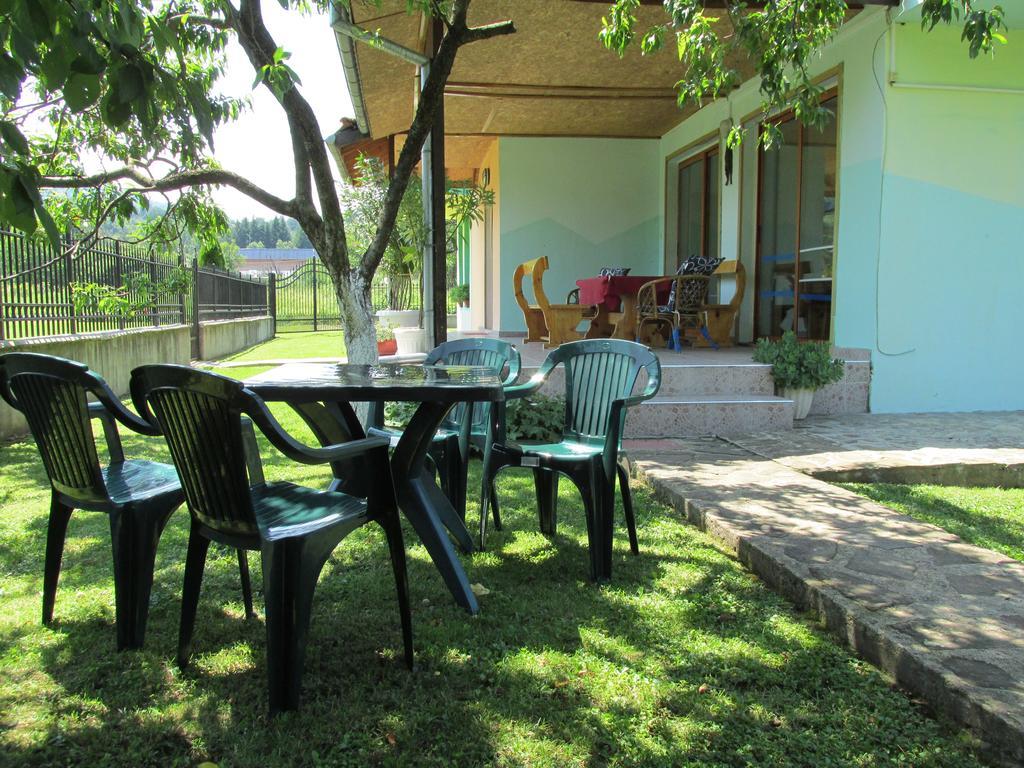 Pri Orehite Guesthouse Oreshak  Exterior photo